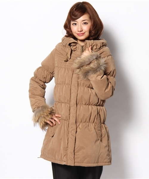 Acienta（アシエンタ）の「袖ファーダウン（ダウンジャケット/コート