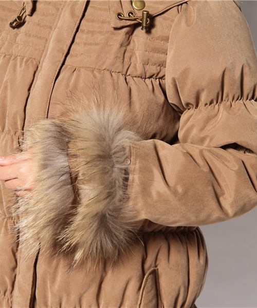 Acienta（アシエンタ）の「袖ファーダウン（ダウンジャケット/コート