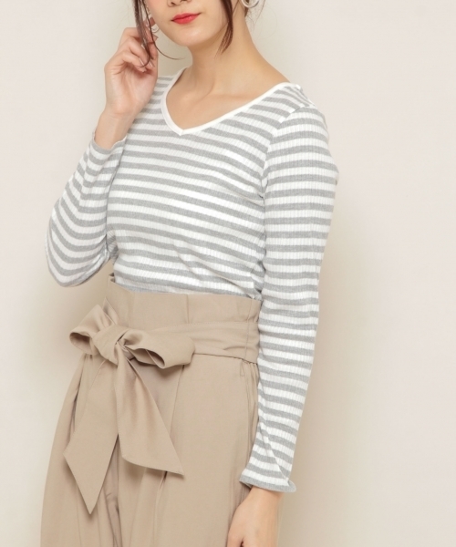 PAGEBOY（ページボーイ）の「ボーダーリブVネックロンT（Tシャツ/カットソー・レディース・チャコールグレー/ブラック/レッド系その他・FREE）」の2枚目の写真