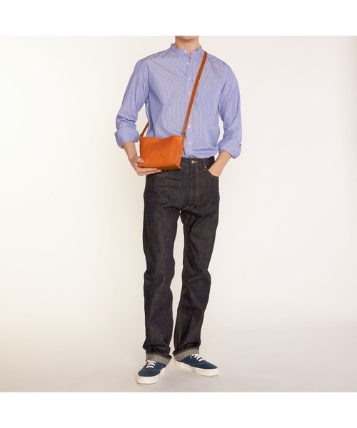 IL BISONTE(イルビゾンテ)の「IL BISONTE / ORIGINAL LEATHER / クロスボディバッグ(ショルダーバッグ・レディース・グレー/レッド/オリーブ/ダークブラウン/ブラック/ナチュラル/ライトブラウン/グリーン/レンガ/オレンジ/ネイビー・FREE)」の19枚目の写真