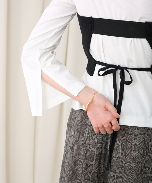 STUDIOUS(ステュディオス)の「【STUDIOUS】ニットビスチェ × コットンロングTee(Tシャツ/カットソー・レディース・ブラック/カーキ・FREE)」の16枚目の写真