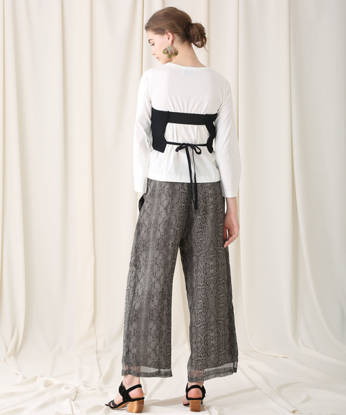 STUDIOUS(ステュディオス)の「【STUDIOUS】ニットビスチェ × コットンロングTee(Tシャツ/カットソー・レディース・ブラック/カーキ・FREE)」の17枚目の写真