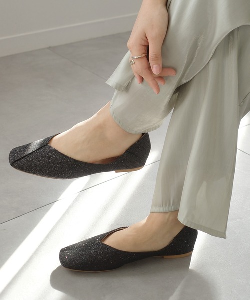 AmiAmi（アミアミ）の「Vカットスクエアトゥバイカラーパンプス/バブーシュ（パンプス・レディース・ブラック/ベージュ/シルバー/アイボリー/ブラック系その他/ベージュ系その他2/パイソン/ベージュ系その他/オフホワイト/ブラックミックス/ブラック系その他2/ブラック系その他3/ライトベージュ/ライトグレー/グリーン/ベージュ系その他4/ベージュ系その他3/ブロンズ/シルバーグレー/ブラック系その他4/ゴールド系その他/ブラック系その他5/チョコ/ブラック系その他6/その他・LL/S/M/L）」の8枚目の写真