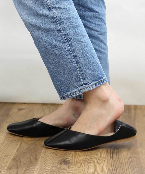 AmiAmi（アミアミ）の「Vカットスクエアトゥバイカラーパンプス/バブーシュ（パンプス・レディース・ブラック/ベージュ/シルバー/アイボリー/ブラック系その他/ベージュ系その他2/パイソン/ベージュ系その他/オフホワイト/ブラックミックス/ブラック系その他2/ブラック系その他3/ライトベージュ/ライトグレー/グリーン/ベージュ系その他4/ベージュ系その他3/ブロンズ/シルバーグレー/ブラック系その他4/ゴールド系その他/ブラック系その他5/チョコ/ブラック系その他6/その他・LL/S/M/L）」の3枚目の写真