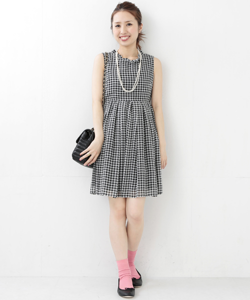 Ray BEAMS（レイビームス）の「◎Ray BEAMS / ギンガム スタンドフリル ワンピース（ワンピース・レディース・ブラック/ブルー・1/0）」の14枚目の写真