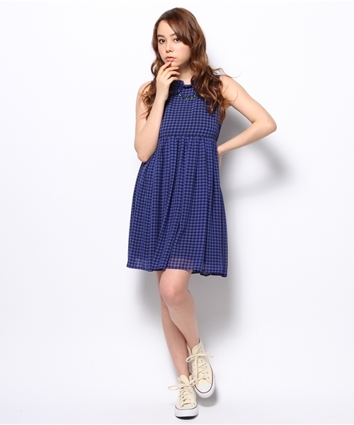 Ray BEAMS（レイビームス）の「◎Ray BEAMS / ギンガム スタンドフリル ワンピース（ワンピース・レディース・ブラック/ブルー・1/0）」の6枚目の写真