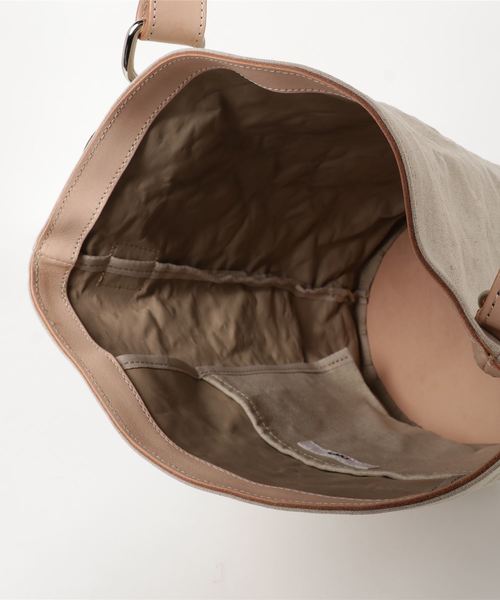 arth(アース)の「【arth】LINEN BD CRUMPLE BUCKET / 【アース】(ハンドバッグ・レディース・ベージュ/ブラック・FREE)」の5枚目の写真