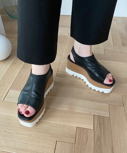 chuclla（チュクラ）の「【chuclla】Platform back-strap open-toe sandal sb-6 chs55（サンダル・レディース・アイボリー/ブラック・36/37/38/39/35）」の2枚目の写真