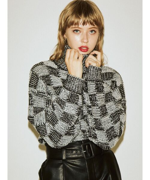 jouetie（ジュエティ）の「チェッカーパターンニット（ニット/セーター・レディース・ブラック/ラベンダー/ピンク・MEDIUM）」の2枚目の写真