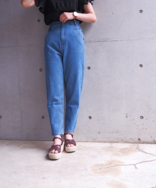 FUN.TRINITY（ファン トリニティー）の「サイドバックルデニム（デニムパンツ・レディース・ブルー/インディゴブルー・M）」の2枚目の写真