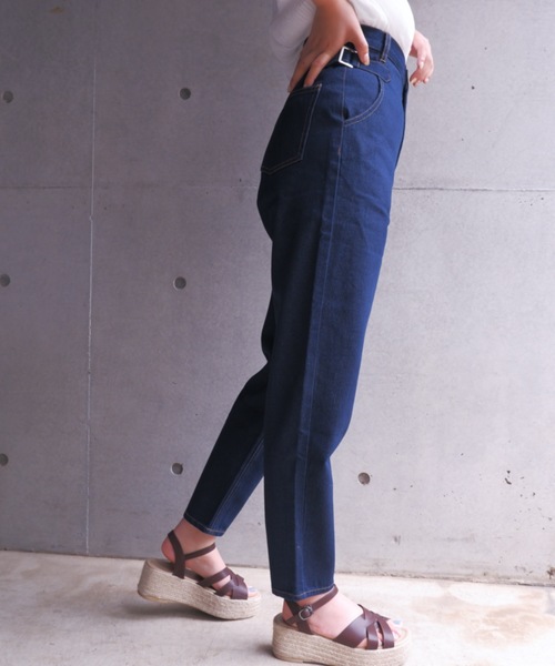 FUN.TRINITY（ファン トリニティー）の「サイドバックルデニム（デニムパンツ・レディース・ブルー/インディゴブルー・M）」の3枚目の写真