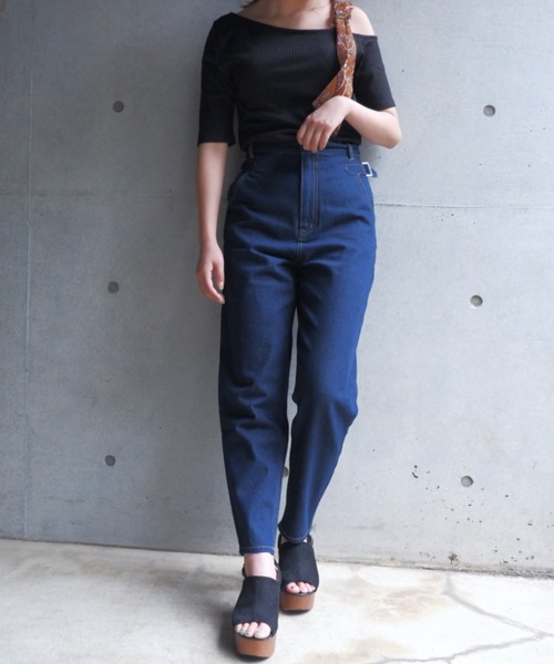 FUN.TRINITY（ファン トリニティー）の「サイドバックルデニム（デニムパンツ・レディース・ブルー/インディゴブルー・M）」の4枚目の写真