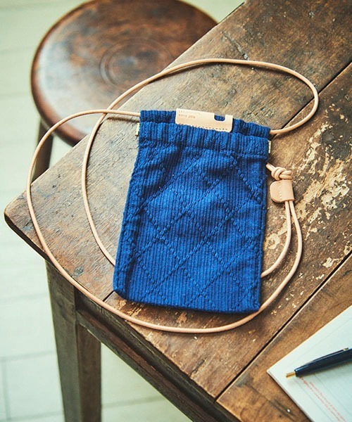 TONE SELECT GOODS(トーンセレクトグッズ)の「【Butler Verner Sails】反応染め九櫻刺子ネックミニポーチ(ショルダーバッグ・レディース・ブルーグレー/グリーン/ネイビー/イエロー/キャメル・FREE)」の3枚目の写真
