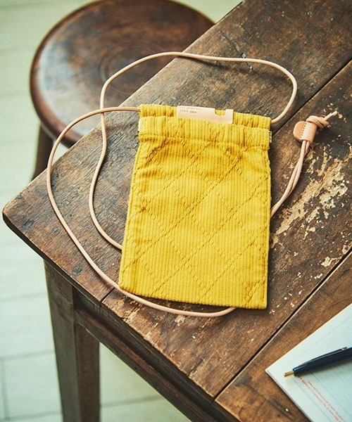TONE SELECT GOODS(トーンセレクトグッズ)の「【Butler Verner Sails】反応染め九櫻刺子ネックミニポーチ(ショルダーバッグ・レディース・ブルーグレー/グリーン/ネイビー/イエロー/キャメル・FREE)」の4枚目の写真