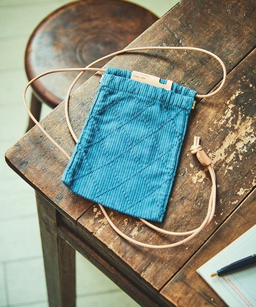 TONE SELECT GOODS(トーンセレクトグッズ)の「【Butler Verner Sails】反応染め九櫻刺子ネックミニポーチ(ショルダーバッグ・レディース・ブルーグレー/グリーン/ネイビー/イエロー/キャメル・FREE)」の2枚目の写真