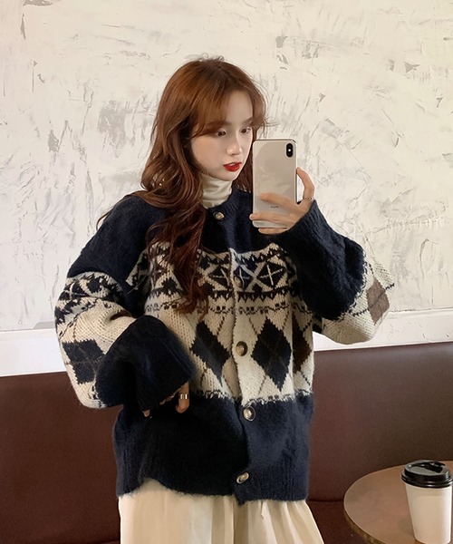 Girly Doll（ガーリードール）の「アーガイル柄ニットカーディガン（ニット/セーター・レディース・ベージュ/ネイビー/ブラウン・FREE）」の18枚目の写真