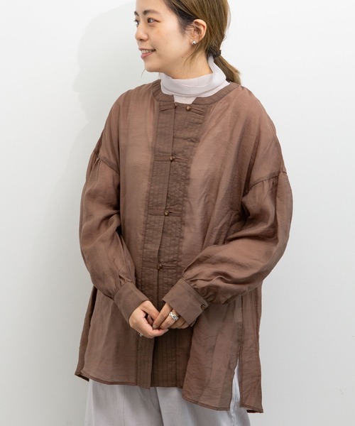 earth music&ecology（アースミュージックアンドエコロジー）の「【WEB限定】チャイナ風シアーチュニックシャツ ＊（シャツ/ブラウス・レディース・ネイビー/ブラウン/ミント/ライラック/ライトベージュ・FREE）」の2枚目の写真