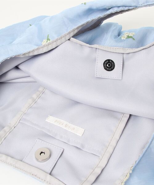 ehka sopo（エヘカソポ）の「花刺繍シアートート（トートバッグ・レディース・ブルー/ベージュ・ﾌﾘ-）」の3枚目の写真