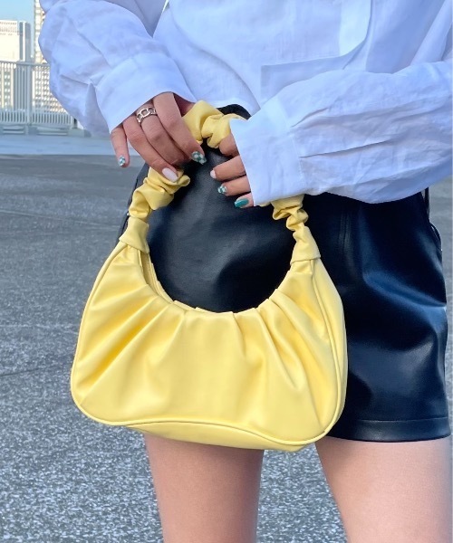 SHAGGIE（シャギー）の「ギャザーワンハンドルバッグ（ハンドバッグ・レディース・ホワイト/ブラック/イエロー/ブルー・FREE）」の4枚目の写真