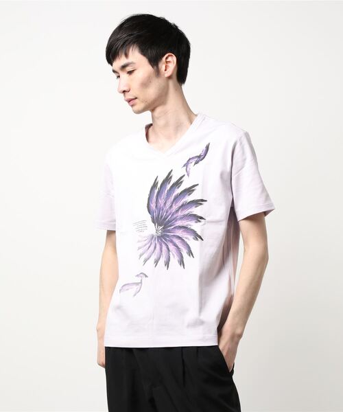 HIDEAWAYS NICOLE(ハイダウェイニコル)の「フェザープリントTシャツ(Tシャツ/カットソー・メンズ・ブラック/その他1/ホワイト/ラベンダー・X-LARGE/LARGE/MEDIUM)」の4枚目の写真