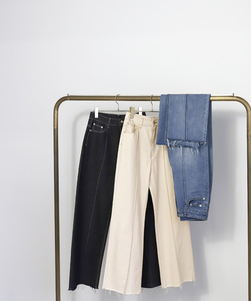 select MOCA（セレクトモカ）の「2021 SS センターラインピンタックカットオフデニムパンツ（デニムパンツ・レディース・ブラック/インディゴブルー/アイボリー・SMALL/MEDIUM/LARGE）」の13枚目の写真