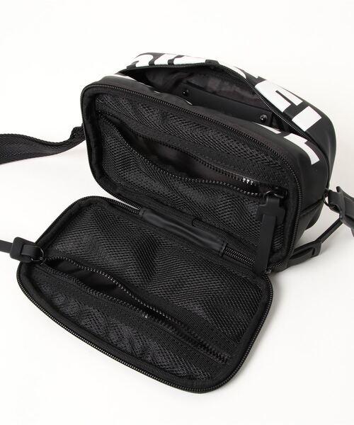 DIESEL(ディーゼル)の「プリントミニポーチバッグ「BOLDMESSAGE」(クラッチバッグ・メンズ・ブラック・FREE)」の3枚目の写真