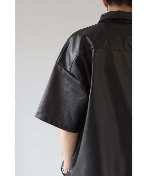 CREARE -LINO-（クレアーレリノ）の「PUレザー両胸ポケットオーバーシャツ<セットアップ可>（Tシャツ/カットソー・メンズ・ブラック/オリーブ/グレイッシュベージュ・MEDIUM/LARGE）」の8枚目の写真