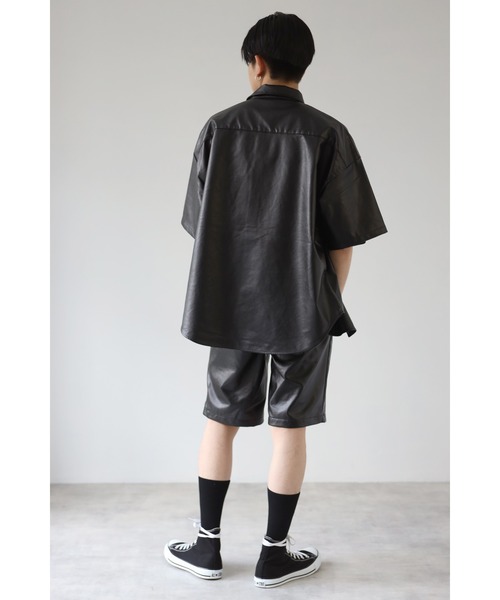 CREARE -LINO-（クレアーレリノ）の「PUレザー両胸ポケットオーバーシャツ<セットアップ可>（Tシャツ/カットソー・メンズ・ブラック/オリーブ/グレイッシュベージュ・MEDIUM/LARGE）」の13枚目の写真