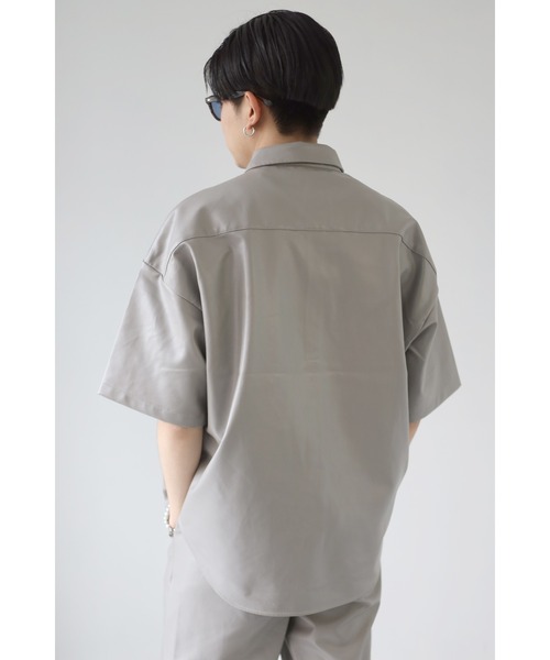 CREARE -LINO-（クレアーレリノ）の「PUレザー両胸ポケットオーバーシャツ<セットアップ可>（Tシャツ/カットソー・メンズ・ブラック/オリーブ/グレイッシュベージュ・MEDIUM/LARGE）」の9枚目の写真