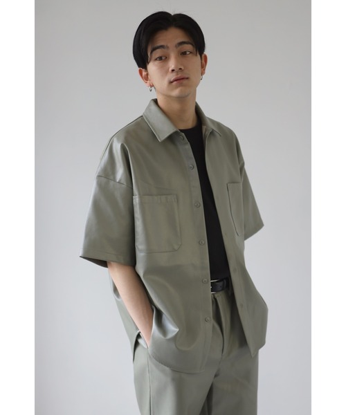 CREARE -LINO-（クレアーレリノ）の「PUレザー両胸ポケットオーバーシャツ<セットアップ可>（Tシャツ/カットソー・メンズ・ブラック/オリーブ/グレイッシュベージュ・MEDIUM/LARGE）」の10枚目の写真