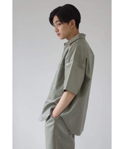 CREARE -LINO-（クレアーレリノ）の「PUレザー両胸ポケットオーバーシャツ<セットアップ可>（Tシャツ/カットソー・メンズ・ブラック/オリーブ/グレイッシュベージュ・MEDIUM/LARGE）」の18枚目の写真