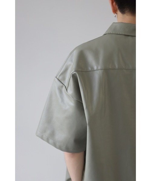 CREARE -LINO-（クレアーレリノ）の「PUレザー両胸ポケットオーバーシャツ<セットアップ可>（Tシャツ/カットソー・メンズ・ブラック/オリーブ/グレイッシュベージュ・MEDIUM/LARGE）」の22枚目の写真