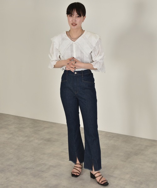 w closet(ダブルクローゼット)の「後ろレースアップ裾スリットセミフレアデニムパンツ(デニムパンツ・レディース・ネイビー/ケミカルウォッシュ/キナリ/グリーン・S/M)」の15枚目の写真