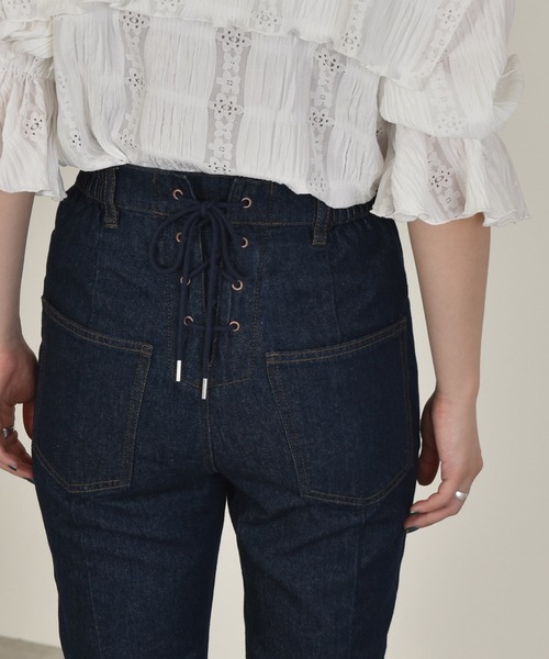 w closet(ダブルクローゼット)の「後ろレースアップ裾スリットセミフレアデニムパンツ(デニムパンツ・レディース・ネイビー/ケミカルウォッシュ/キナリ/グリーン・S/M)」の18枚目の写真