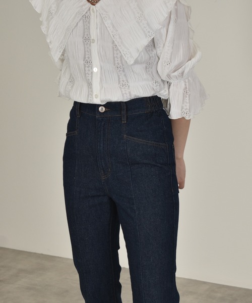 w closet(ダブルクローゼット)の「後ろレースアップ裾スリットセミフレアデニムパンツ(デニムパンツ・レディース・ネイビー/ケミカルウォッシュ/キナリ/グリーン・S/M)」の19枚目の写真