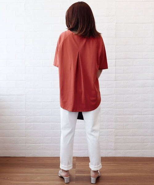 BELLUNA PLUS(ベルーナ)の「エンボス素材タックデザインプルオーバー(Tシャツ/カットソー・レディース・ベージュ/ピンク/セージグリーン/モカ・MEDIUM/LARGE/X-LARGE)」の10枚目の写真