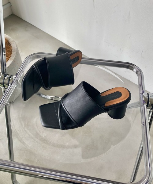 LA BELLE ETUDE（ラベルエチュード）の「【le vernis】 チューブサンダル（サンダル・レディース・ブラック/ブラウン/アイボリー・24.5/23.5）」の3枚目の写真