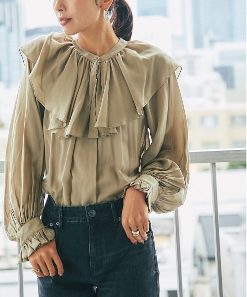 RIVE DROITE（リヴドロワ）の「エアリーな雰囲気漂う一枚　マルチwayフリルカラーブラウス（シャツ/ブラウス・レディース・ブラック/ベージュ・FREE）」の2枚目の写真