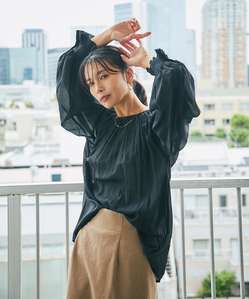 RIVE DROITE（リヴドロワ）の「エアリーな雰囲気漂う一枚　マルチwayフリルカラーブラウス（シャツ/ブラウス・レディース・ブラック/ベージュ・FREE）」の15枚目の写真