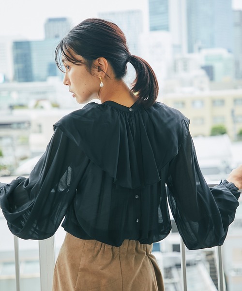 RIVE DROITE（リヴドロワ）の「エアリーな雰囲気漂う一枚　マルチwayフリルカラーブラウス（シャツ/ブラウス・レディース・ブラック/ベージュ・FREE）」の19枚目の写真