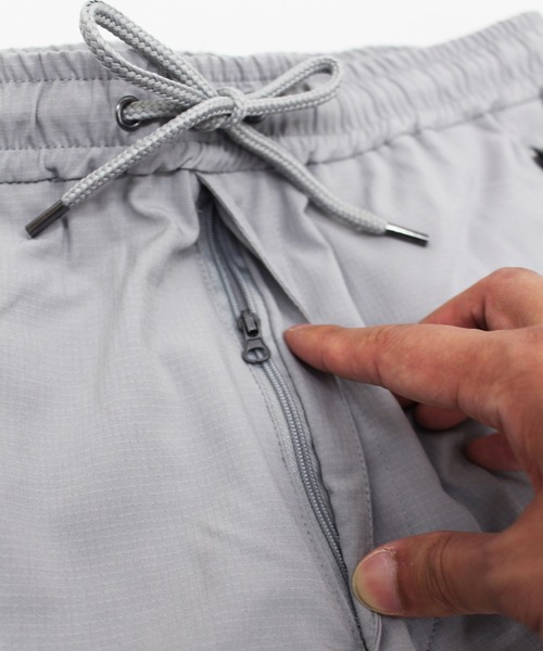 TopIsm（トップイズム）の「サイドライン リップストップ ストレッチ ゴルフパンツ ゴルフウェア メンズ（ゴルフグッズ・メンズ・ブラック/グレー/カーキ・LL/M/L）」の5枚目の写真