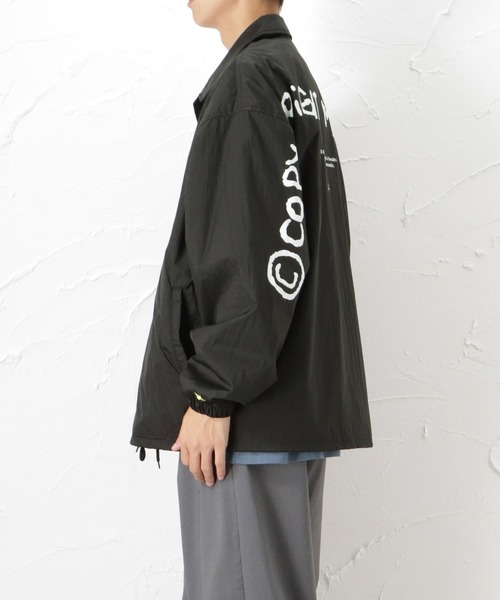 Mark Gonzales(マーク・ゴンザレス)の「ワッシャーナイロン プリント コーチジャケット(ナイロンジャケット・メンズ・ブラック/ベージュ/カーキ・M/L/XL)」の19枚目の写真