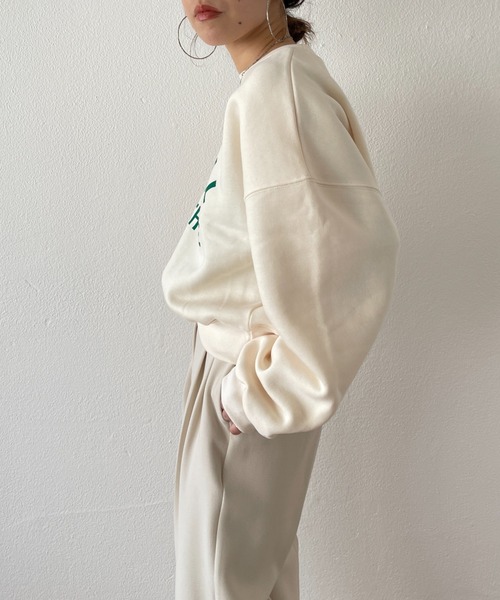 wee9s(ウィークス)の「with me ! short sweat / ウィズミー!ボリューム裏起毛ショートロゴスウェット(スウェット・レディース・グレー系その他2/レッド/アイボリー/グレー/ブラック/グレー系その他・FREE)」の12枚目の写真