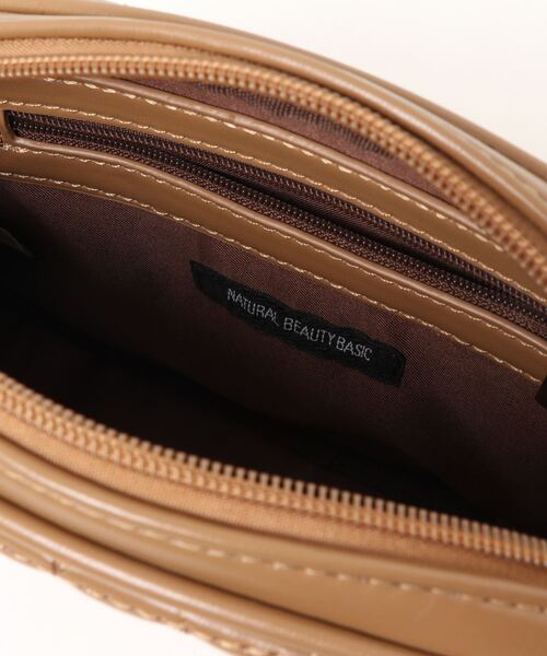NATURAL BEAUTY BASIC（ナチュラルビューティーベーシック）の「ジグザグキルトポシェット（ショルダーバッグ・レディース・キャメル/グレー/ブラック・ﾌﾘ-）」の8枚目の写真