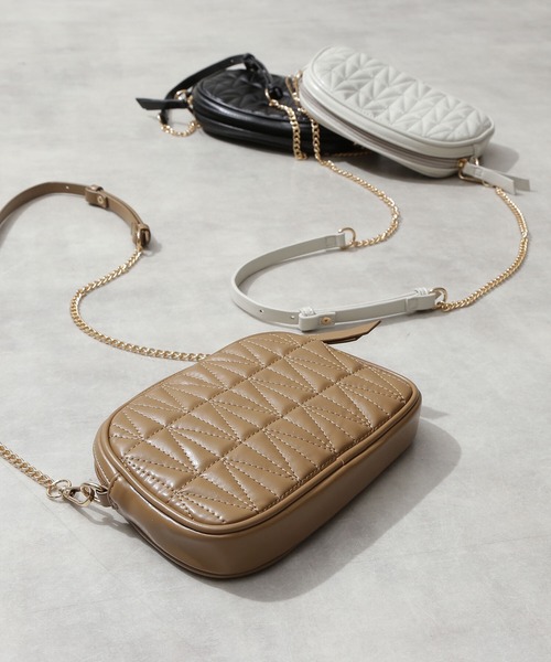 NATURAL BEAUTY BASIC（ナチュラルビューティーベーシック）の「ジグザグキルトポシェット（ショルダーバッグ・レディース・キャメル/グレー/ブラック・ﾌﾘ-）」の3枚目の写真