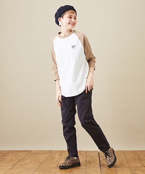 CUBE SUGAR（キューブシュガー）の「ツイル スリム ウエストゴム 無地 ギャザーパンツ（その他パンツ・レディース・チャコールグレー/ベージュ/カーキ・S/M）」の4枚目の写真