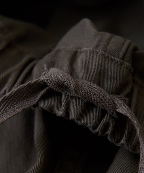 CUBE SUGAR（キューブシュガー）の「ツイル スリム ウエストゴム 無地 ギャザーパンツ（その他パンツ・レディース・チャコールグレー/ベージュ/カーキ・S/M）」の21枚目の写真