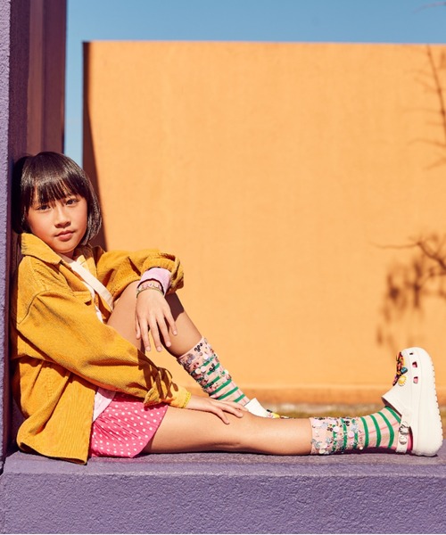 crocs(クロックス)の「CROCS/クロックス CLASSIC CROCS CUTIE CLOG K/クラシック クロックス キューティー クロッグ 厚底 207708(サンダル・レディース・ホワイト/ブラック・23.0cm/24.0cm/22.0cm)」の6枚目の写真