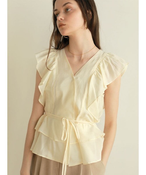 ACYM(アシーム)の「Nosleeve volume frill ブラウス(シャツ/ブラウス・レディース・アイボリー/ブラック/ベージュ・FREE)」の2枚目の写真