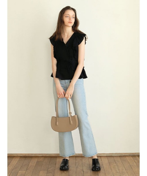 ACYM(アシーム)の「Nosleeve volume frill ブラウス(シャツ/ブラウス・レディース・アイボリー/ブラック/ベージュ・FREE)」の3枚目の写真